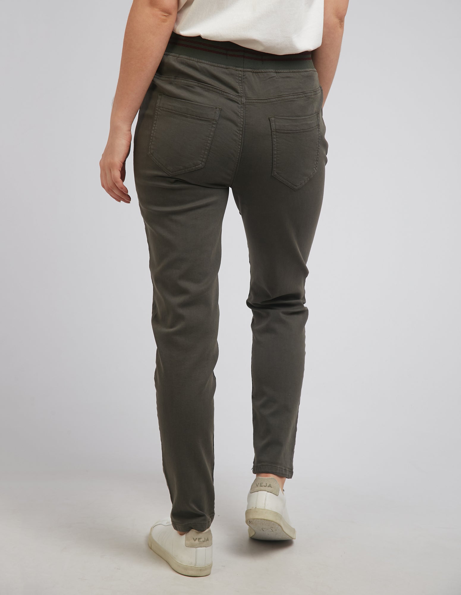 Sylvia Jogger - Dark Khaki - Foxwood