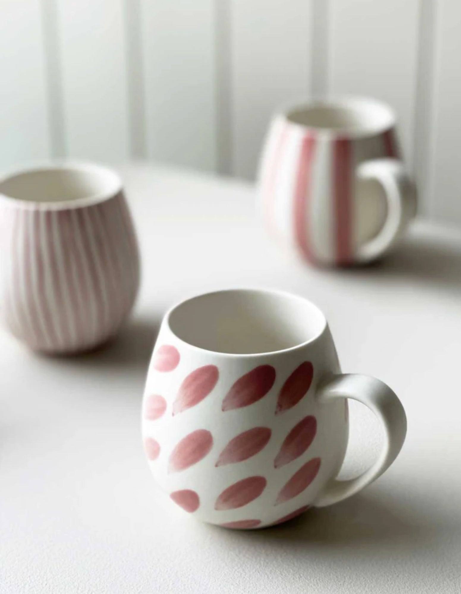 Hug Me Mugs / Rose Brush